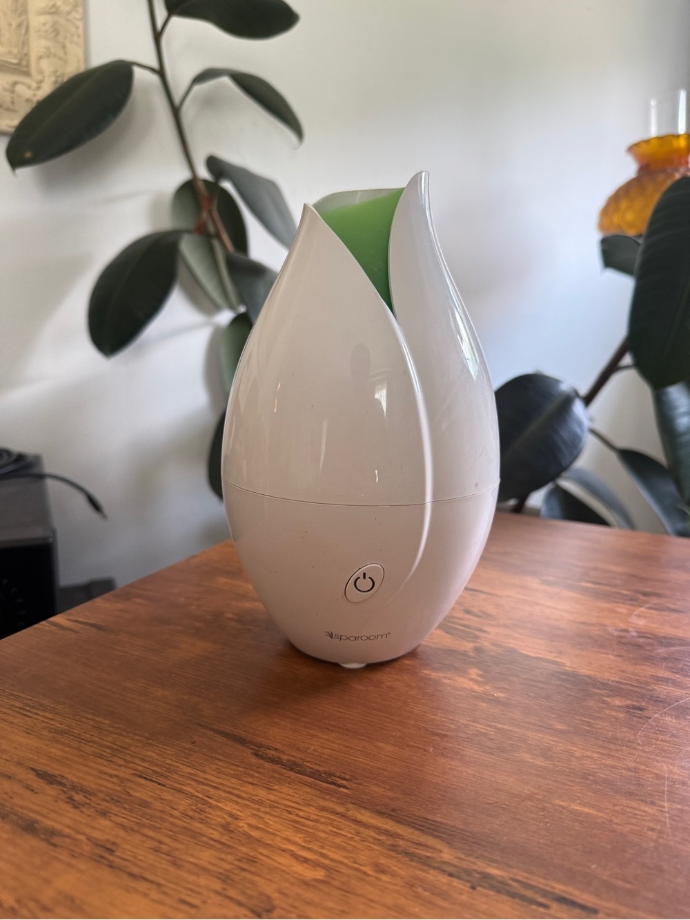 Green and White Tulip Ultrasonic Diffuser SPAROOM